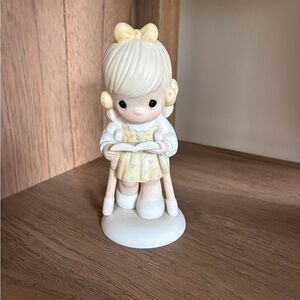 💕Precious Moments Figurine “He Walks With Me”